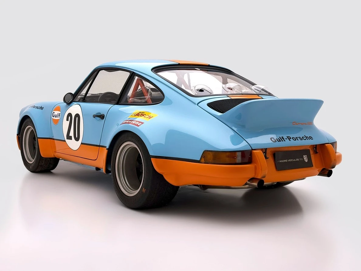 PORSCHE 911