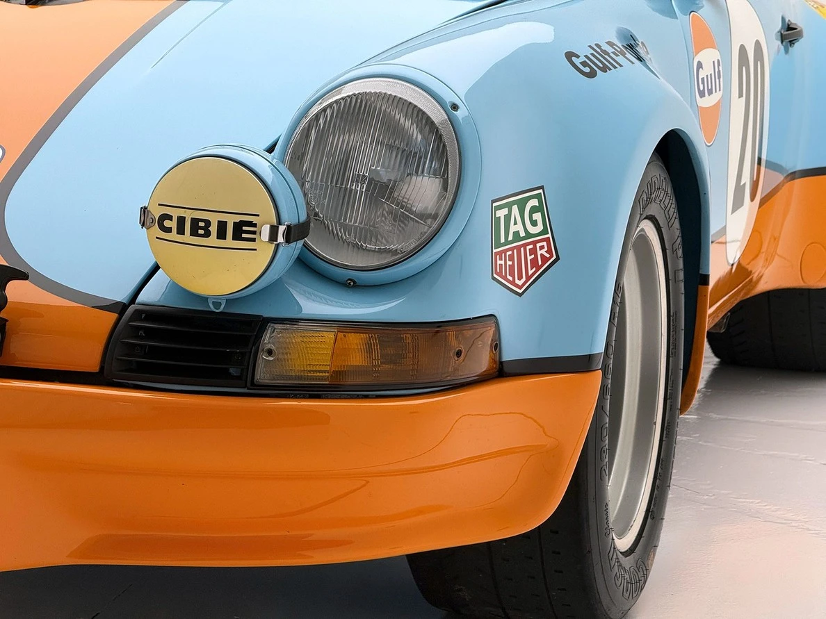 PORSCHE 911