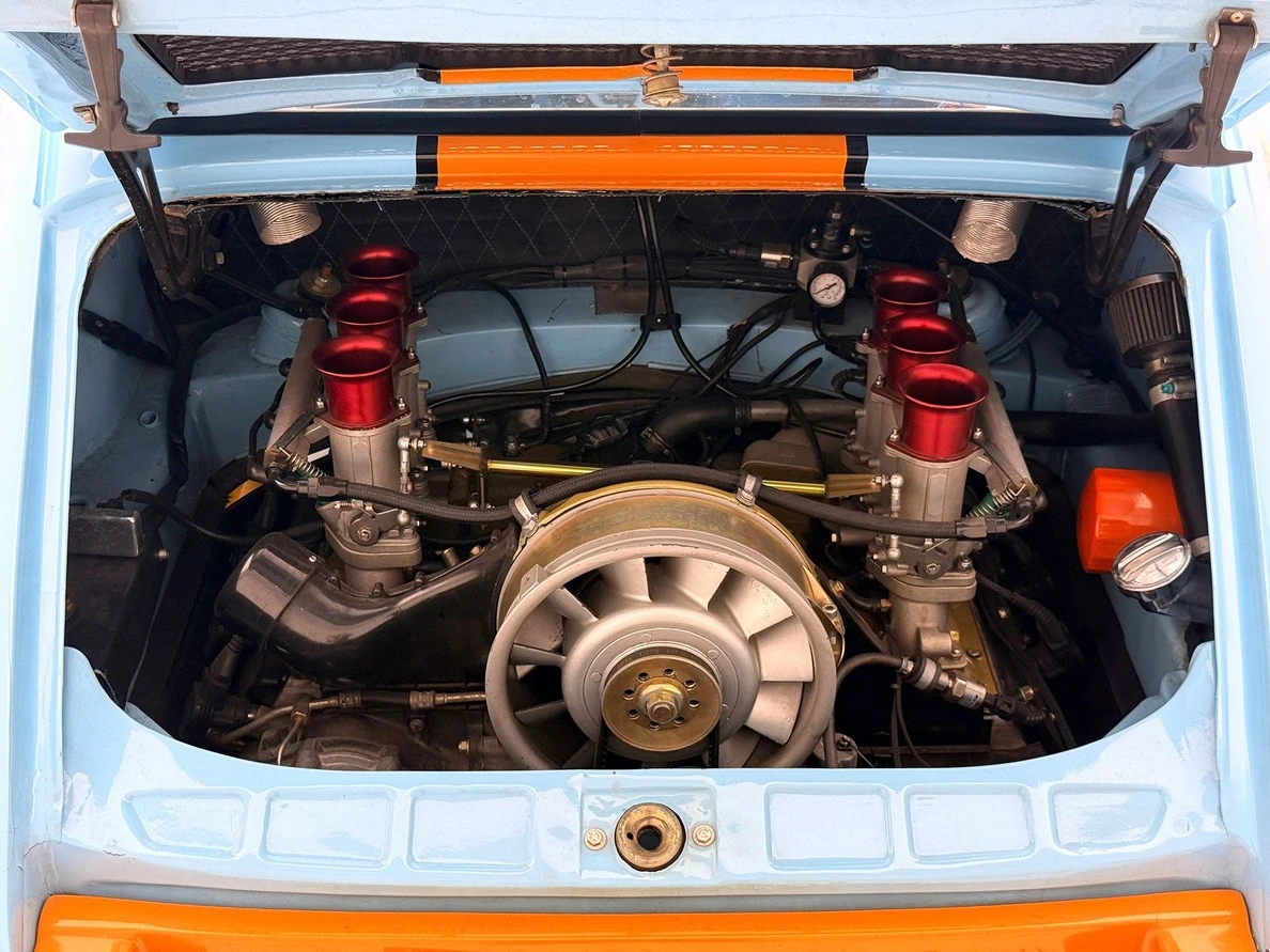 PORSCHE 911