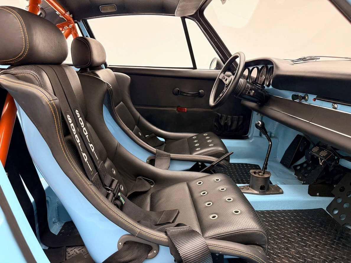 PORSCHE 911
