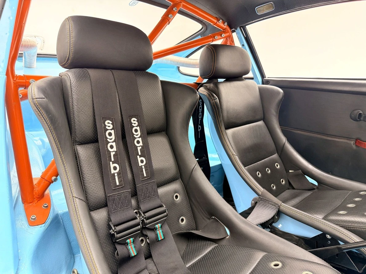 PORSCHE 911