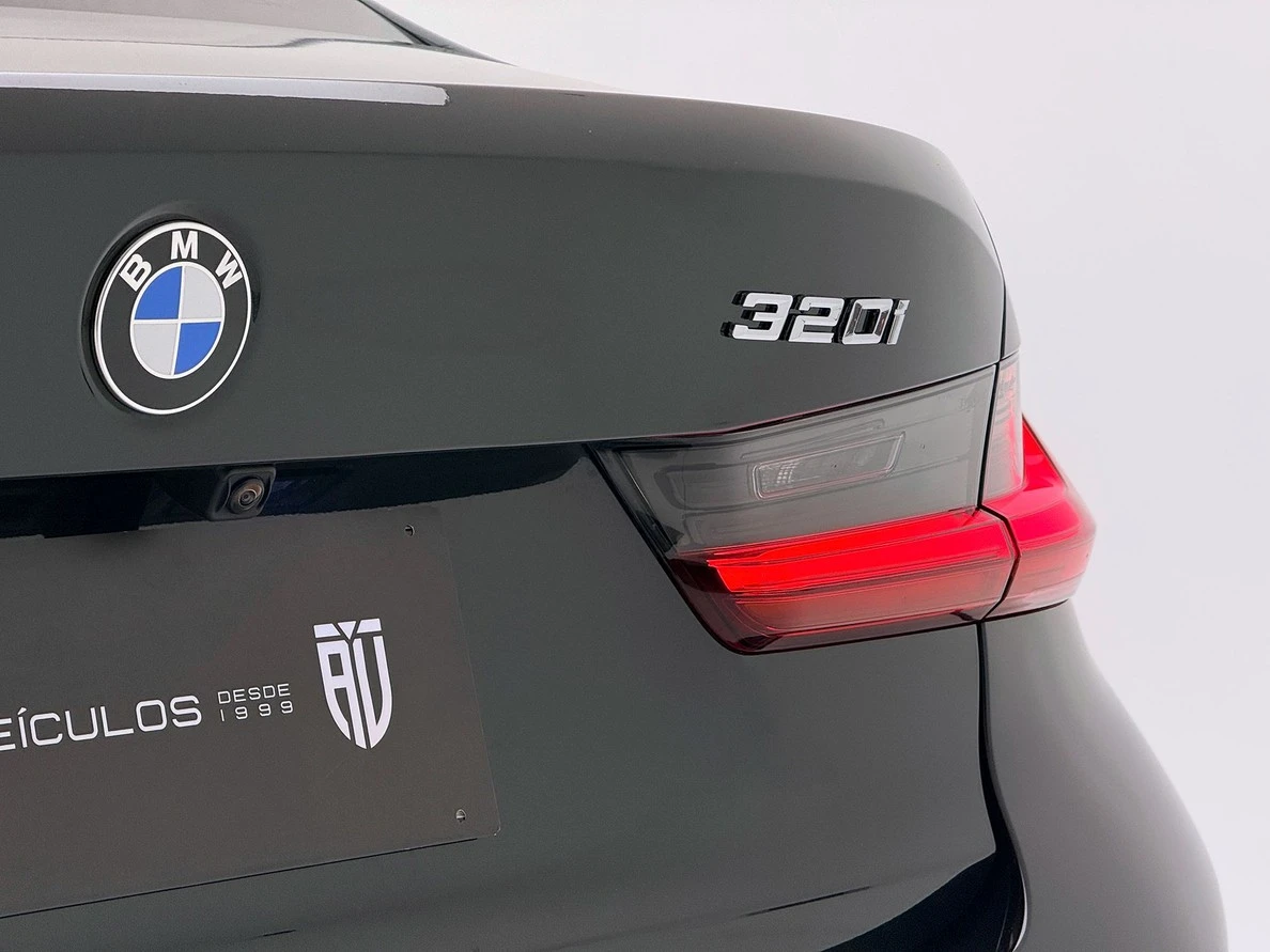 BMW 320i
