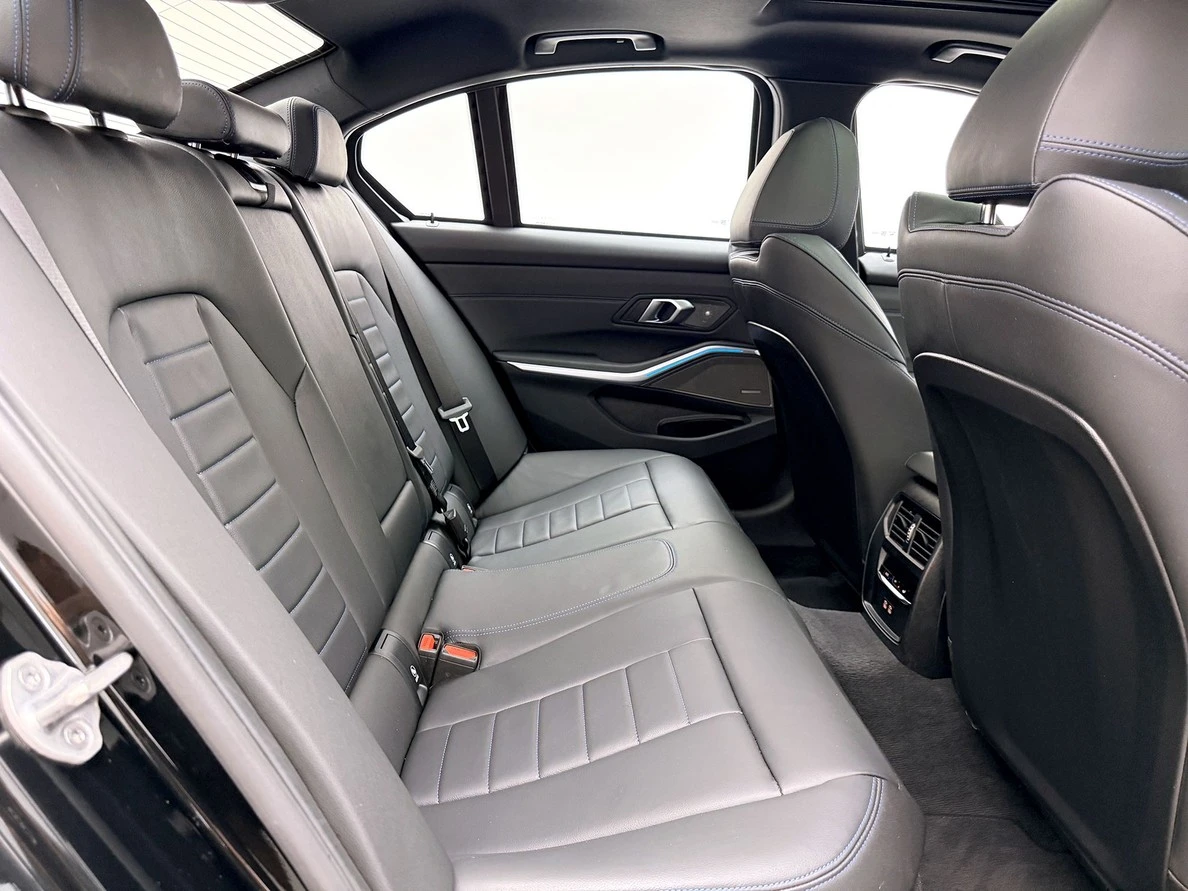 BMW 320i