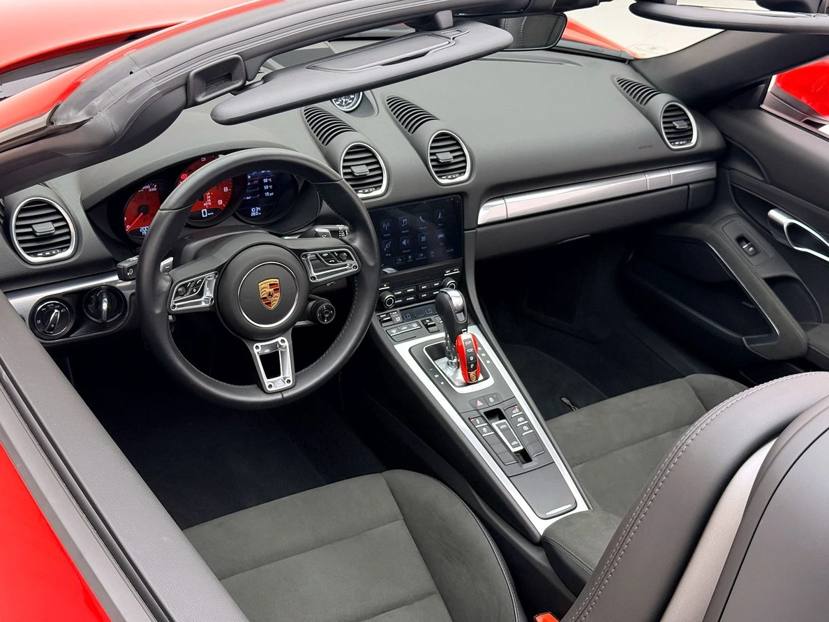 PORSCHE 718
