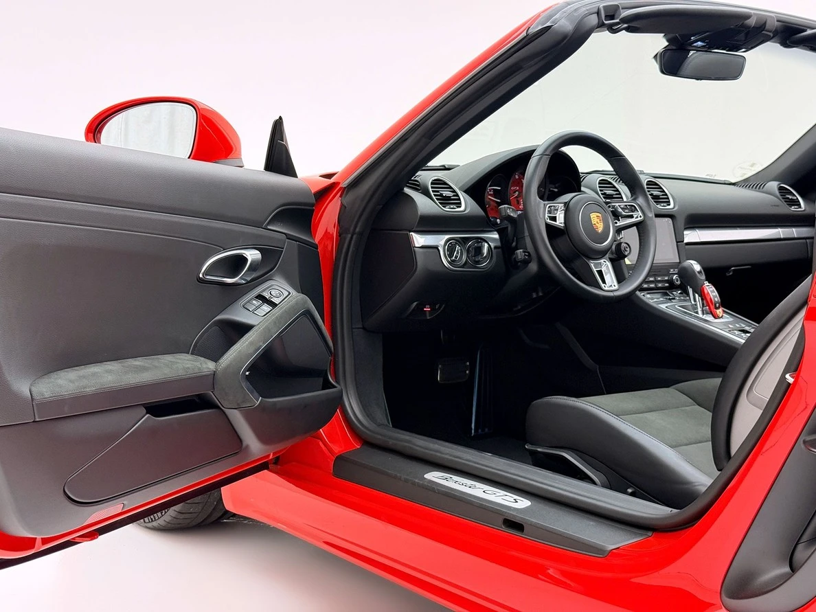 PORSCHE 718