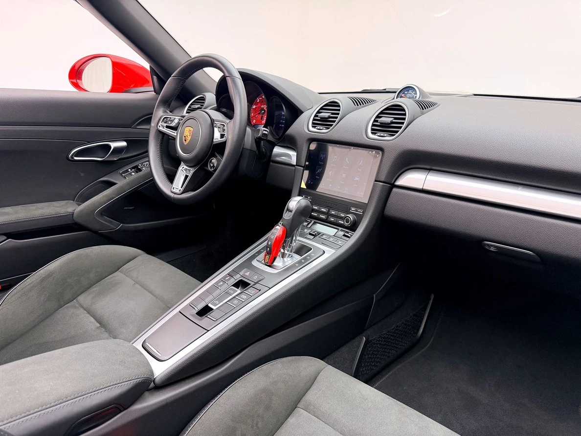 PORSCHE 718