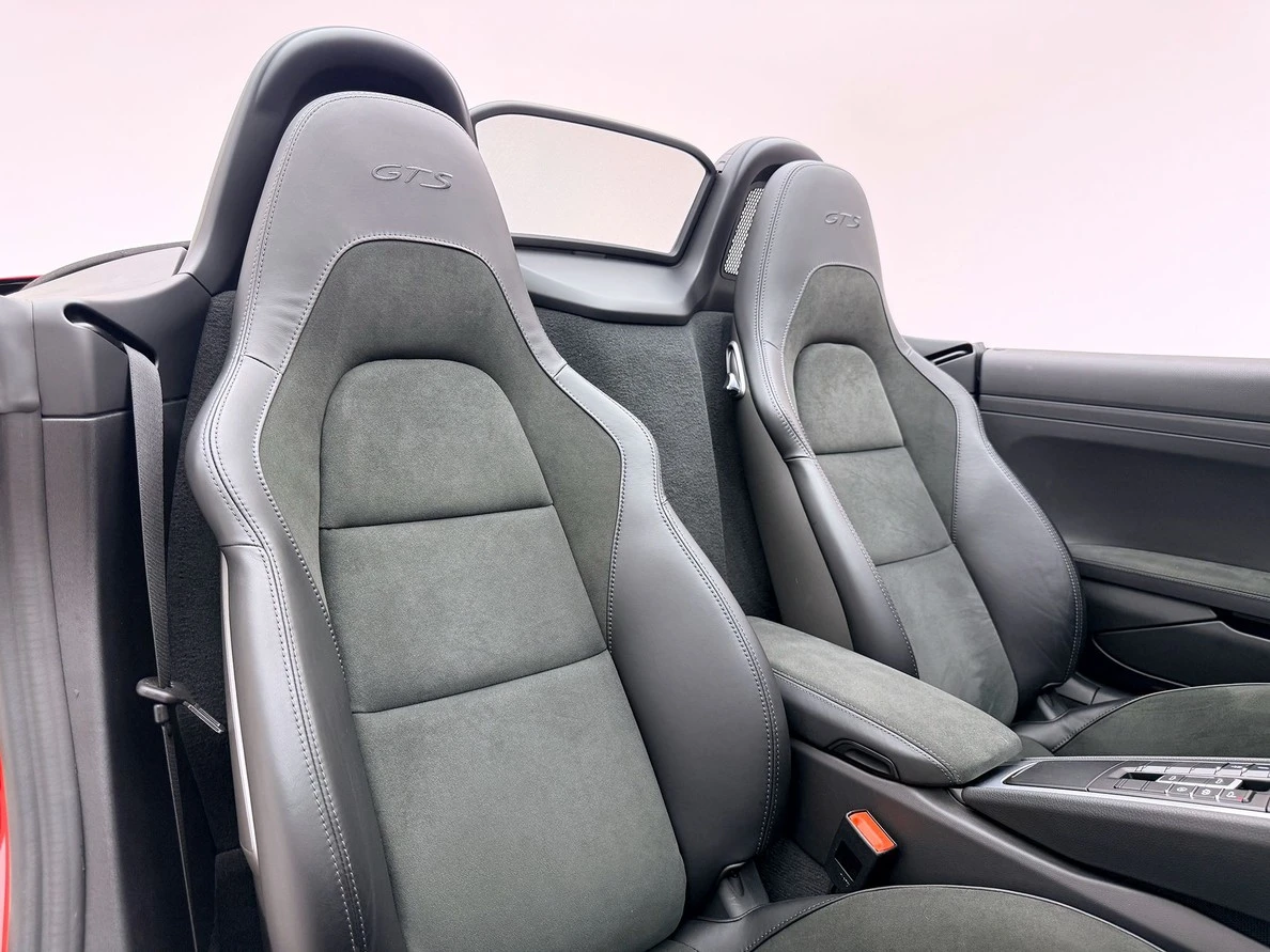PORSCHE 718