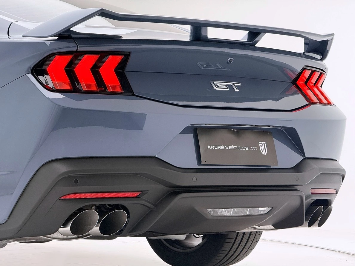 FORD MUSTANG