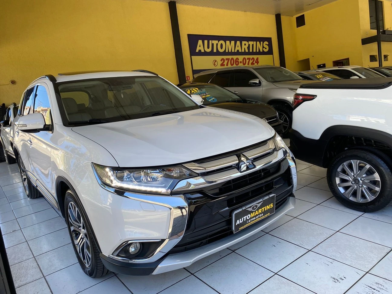 MITSUBISHI OUTLANDER