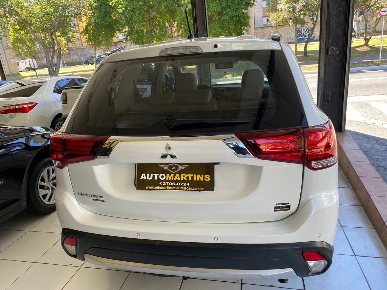 MITSUBISHI OUTLANDER