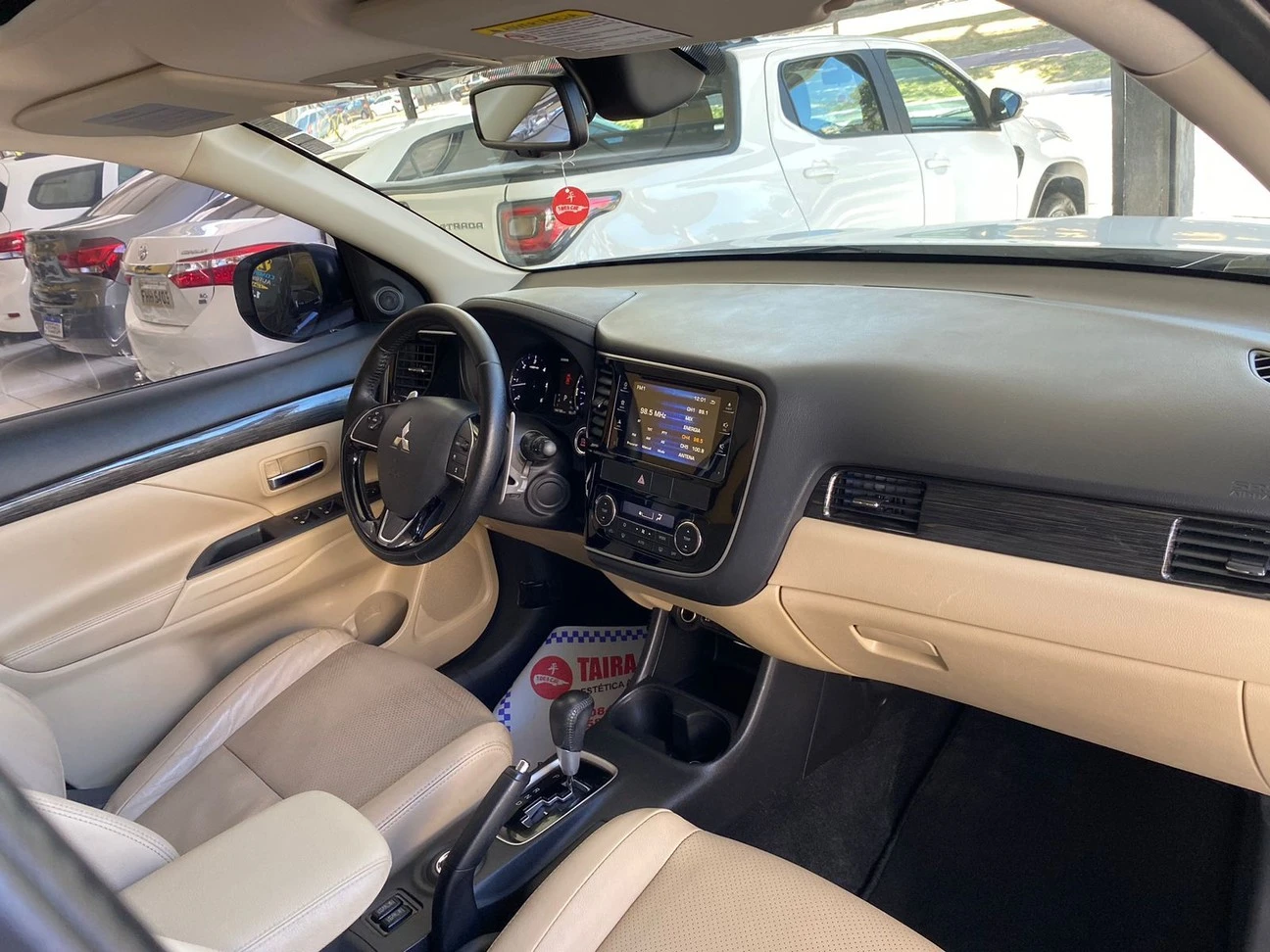 MITSUBISHI OUTLANDER