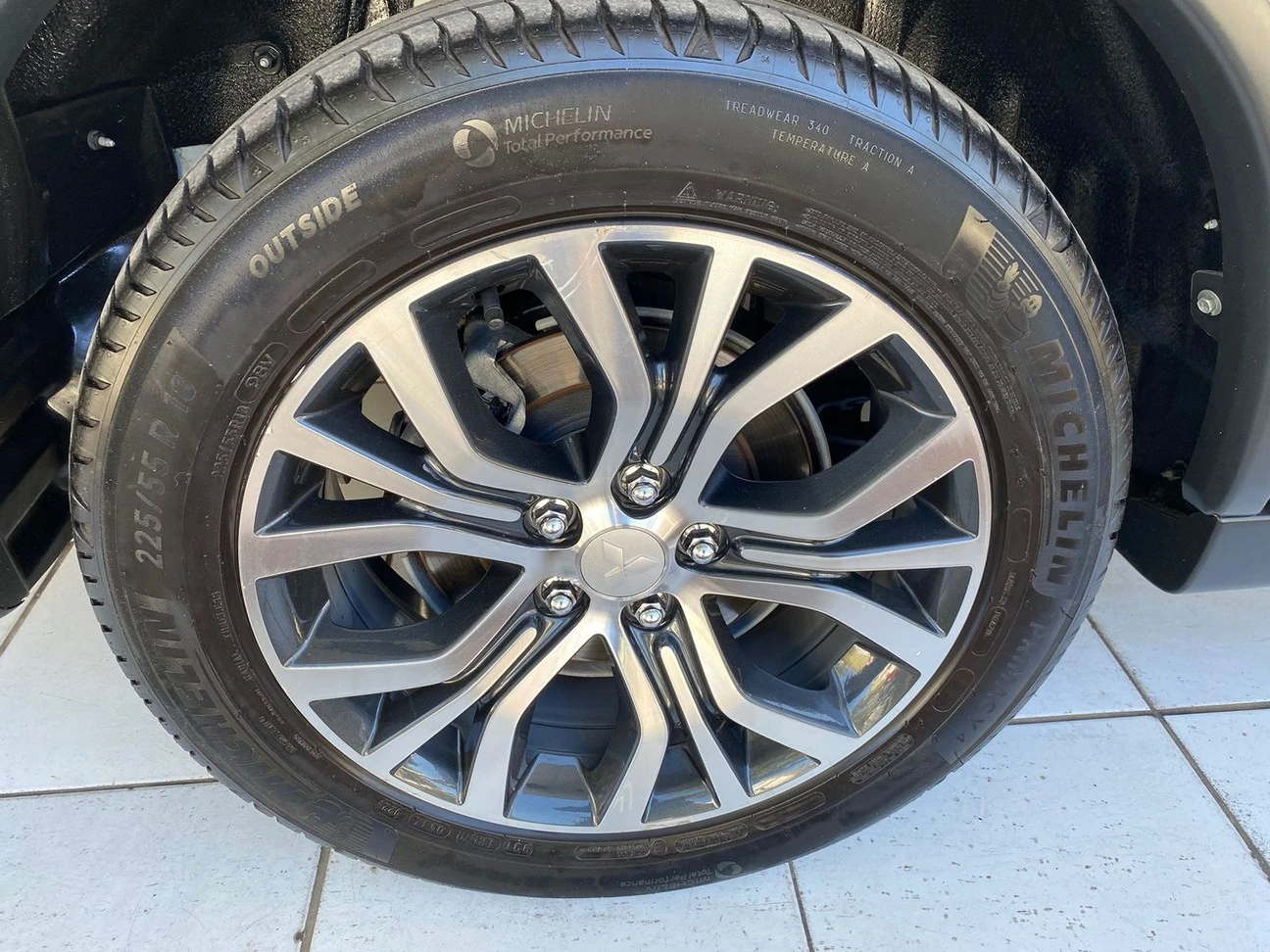 MITSUBISHI OUTLANDER