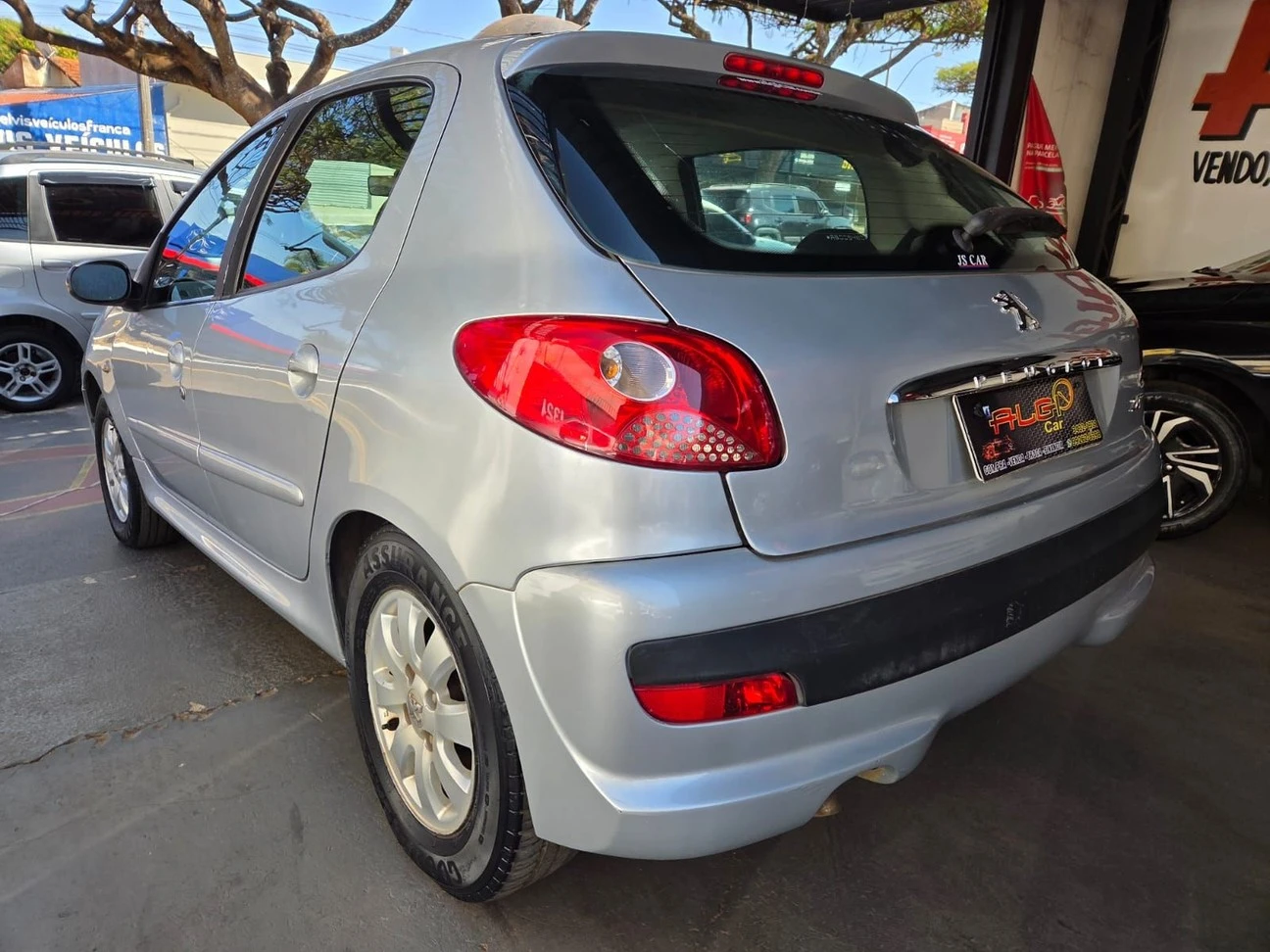 PEUGEOT 207