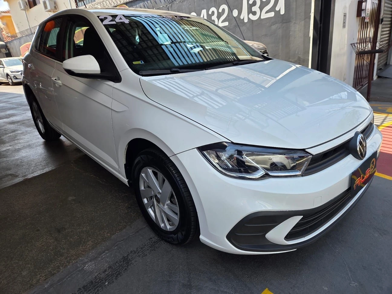 VOLKSWAGEN POLO