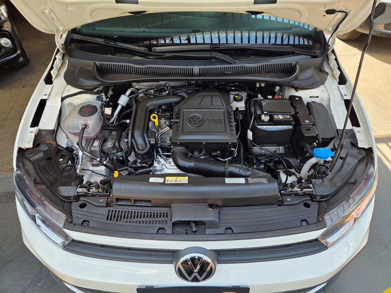 VOLKSWAGEN POLO