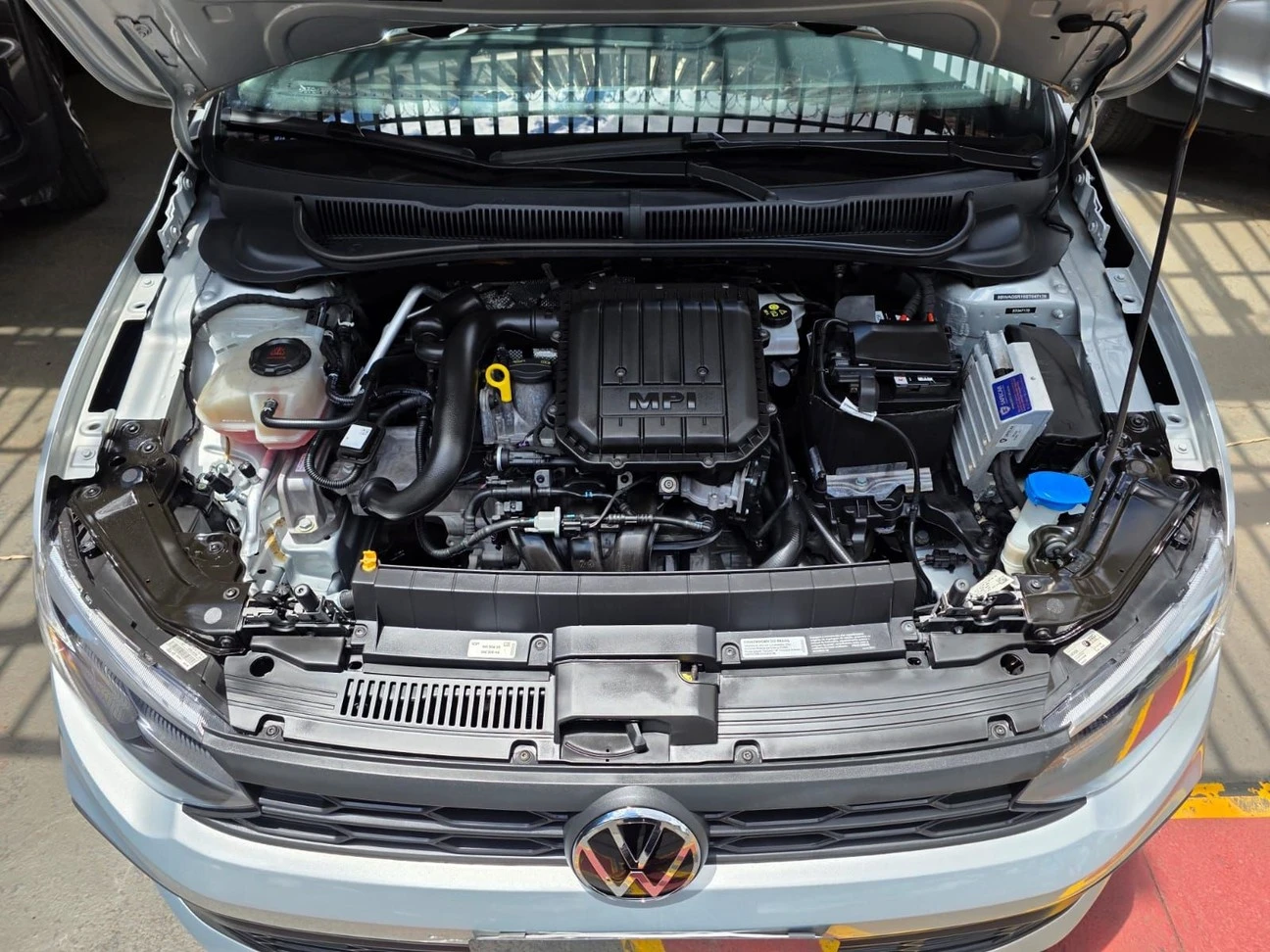 VOLKSWAGEN POLO
