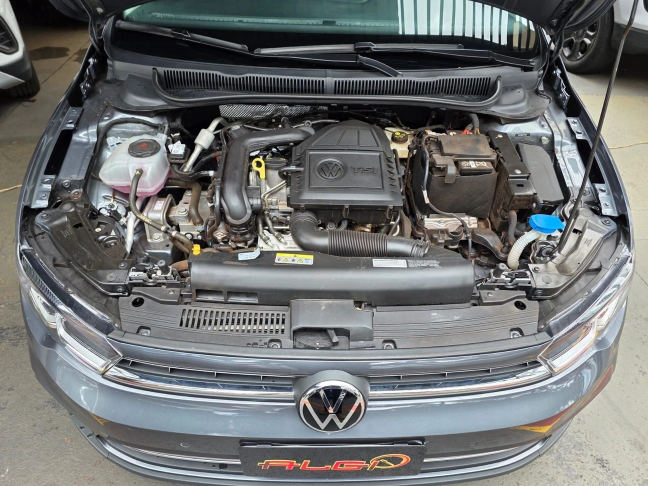 VOLKSWAGEN POLO