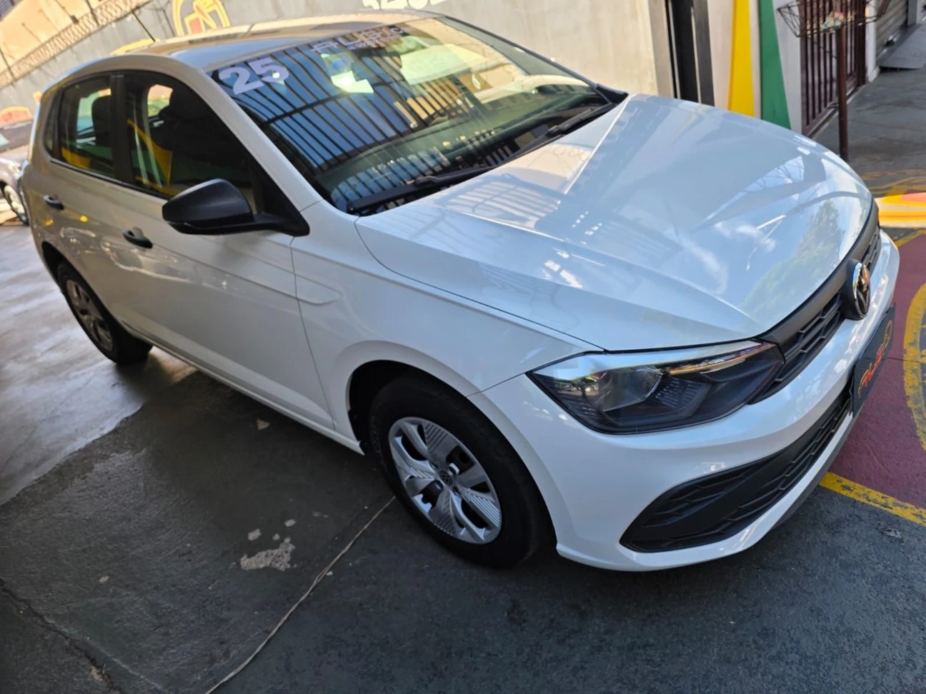 VOLKSWAGEN POLO