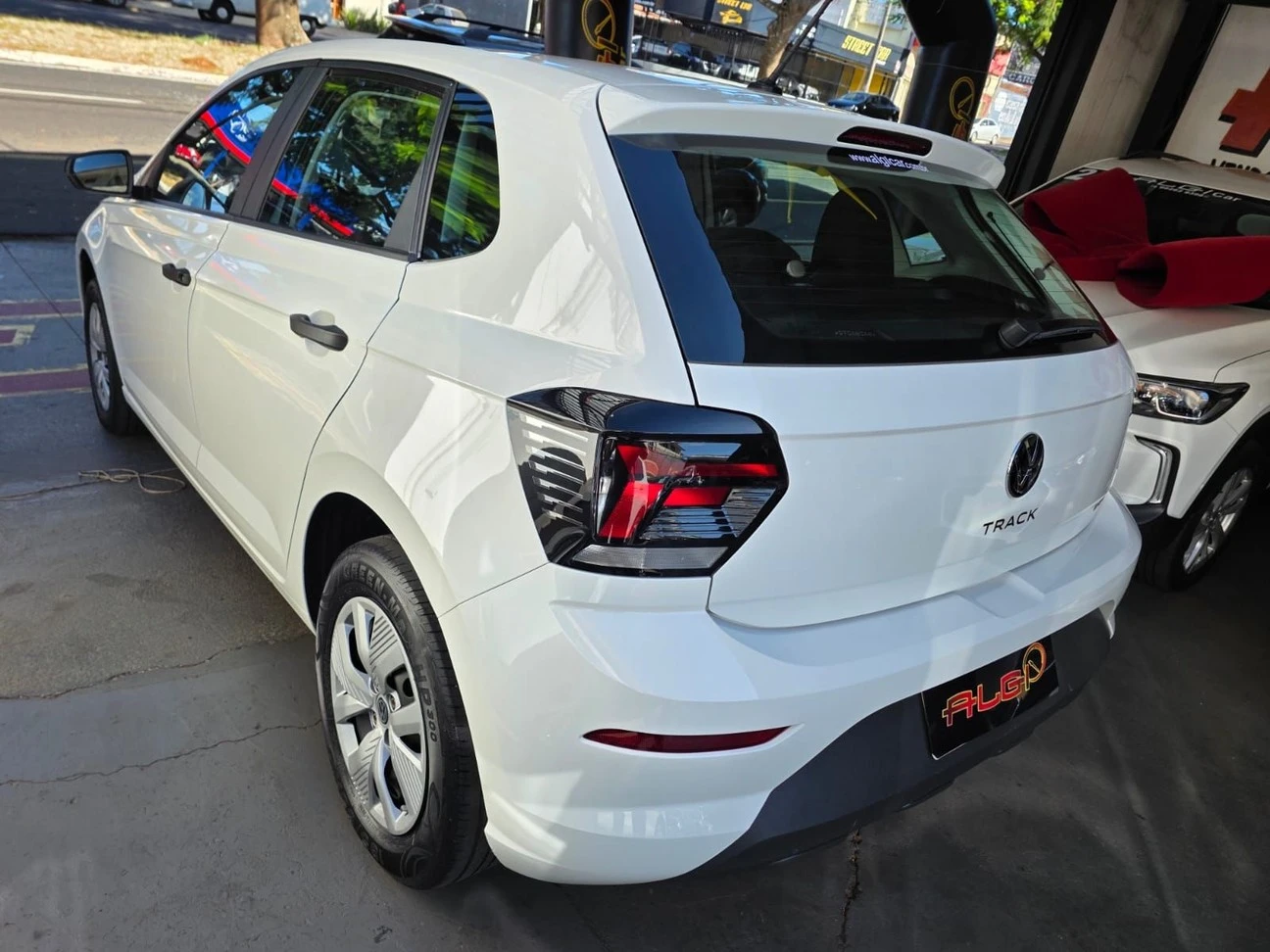 VOLKSWAGEN POLO