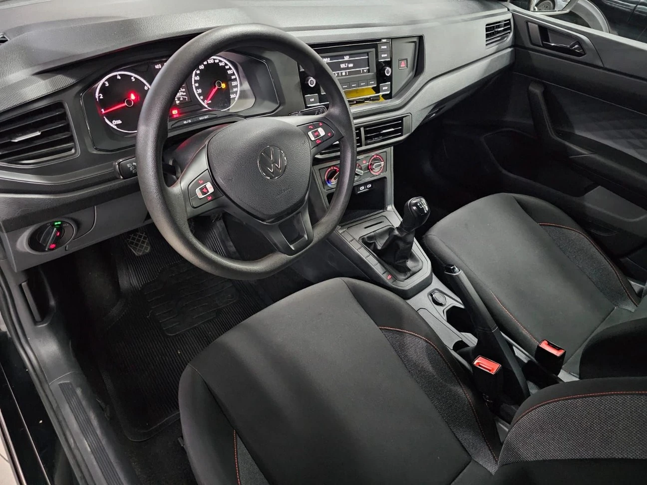 VOLKSWAGEN POLO