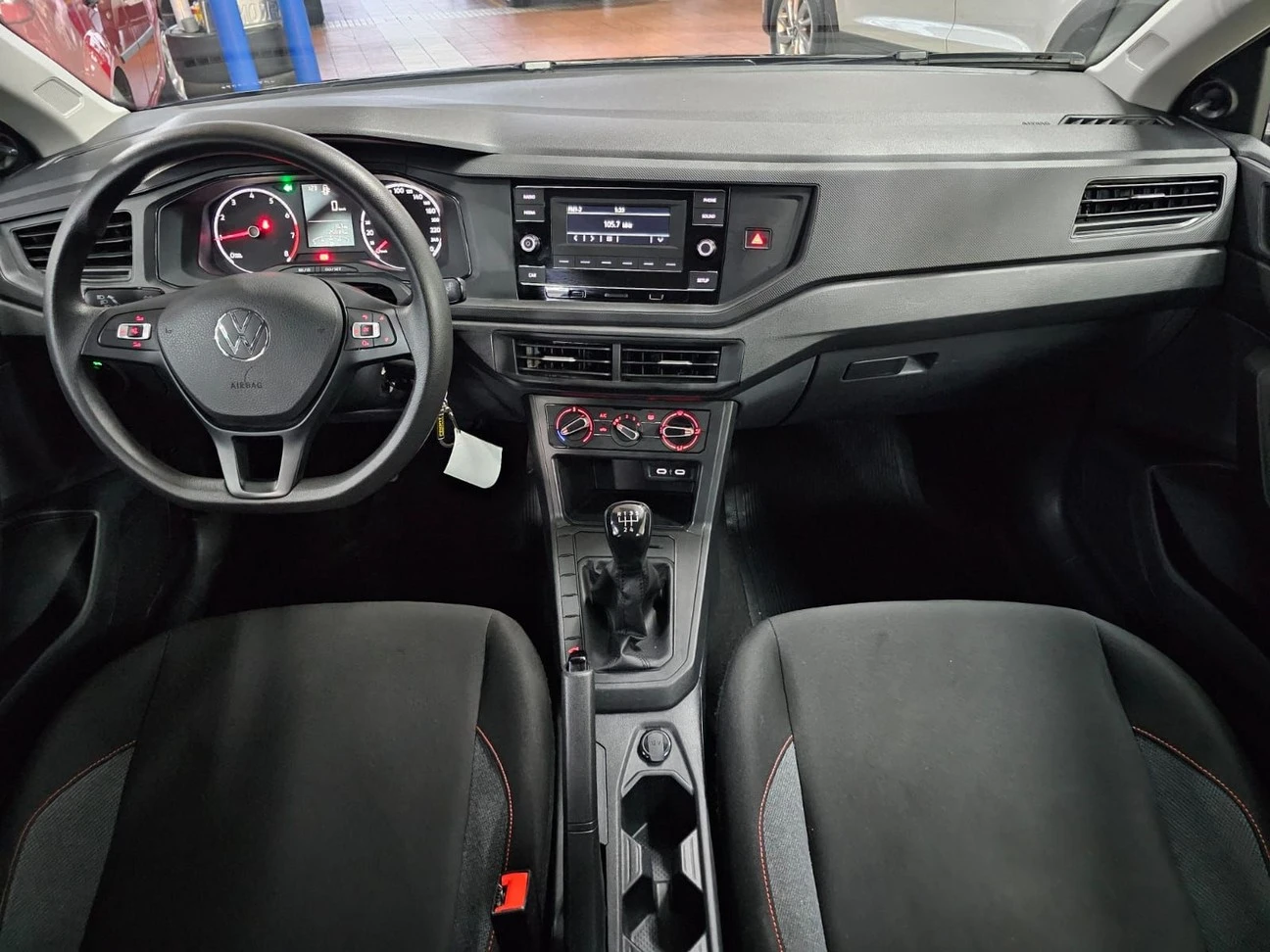 VOLKSWAGEN POLO