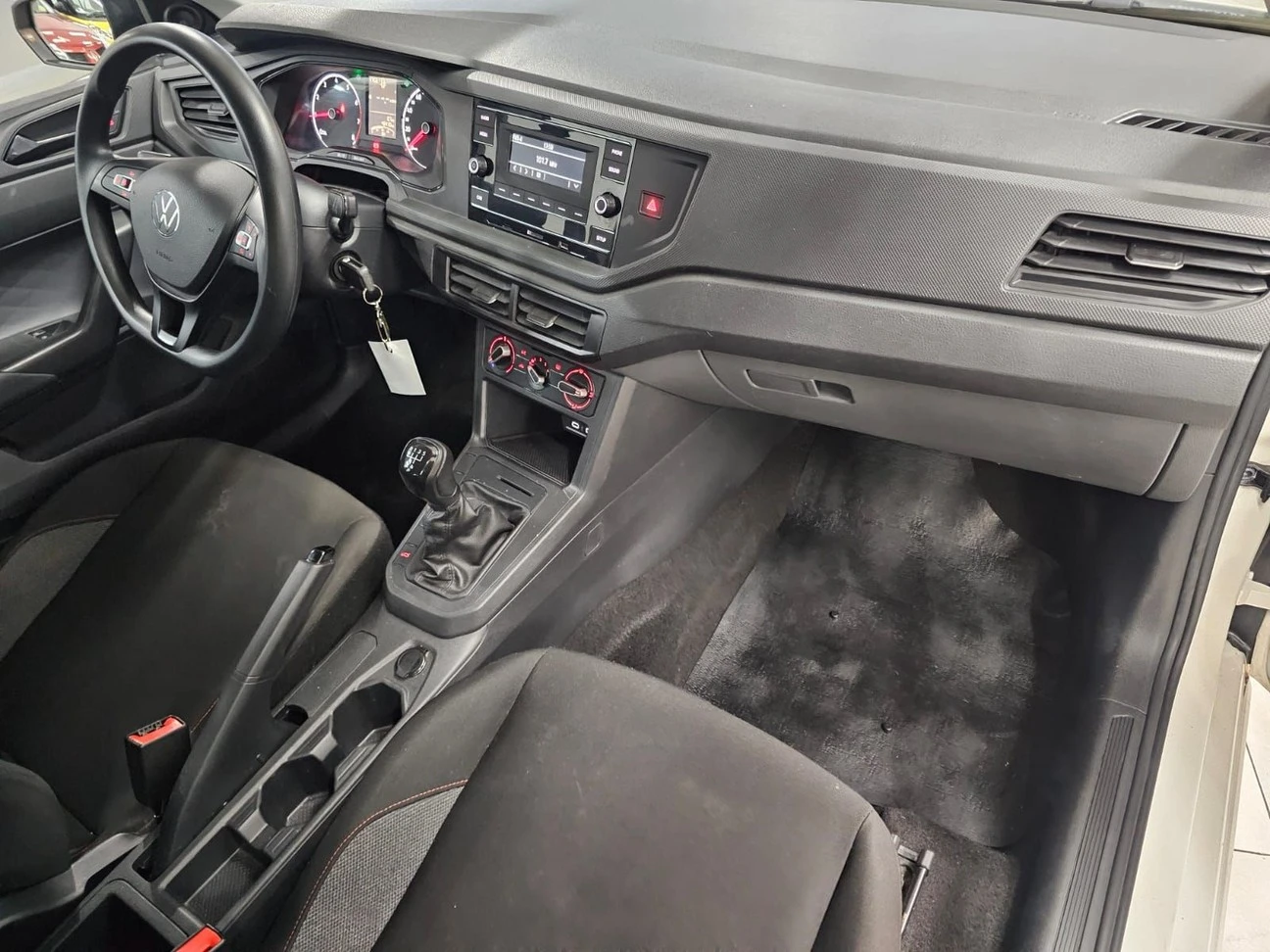 VOLKSWAGEN POLO