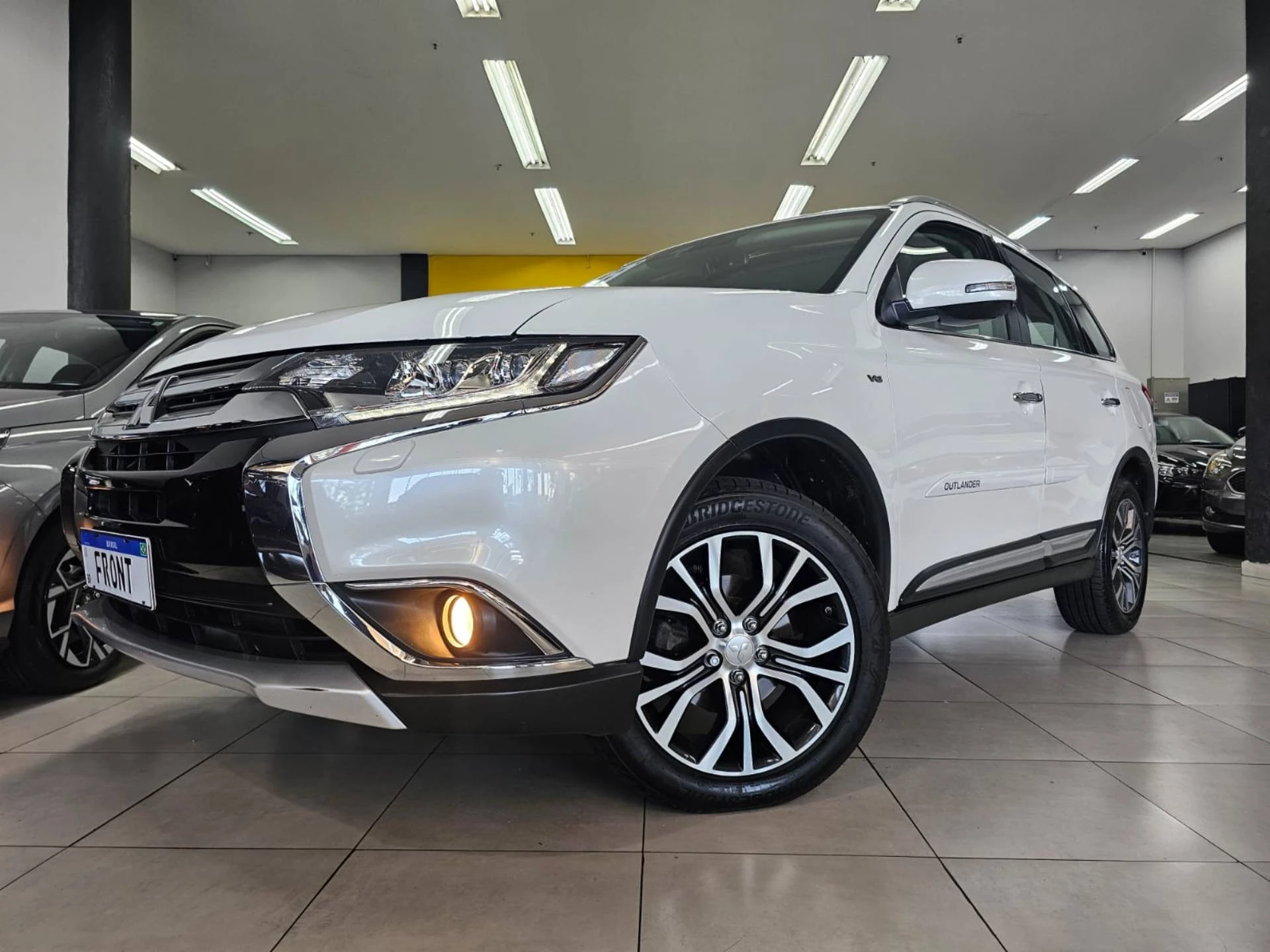 MITSUBISHI OUTLANDER