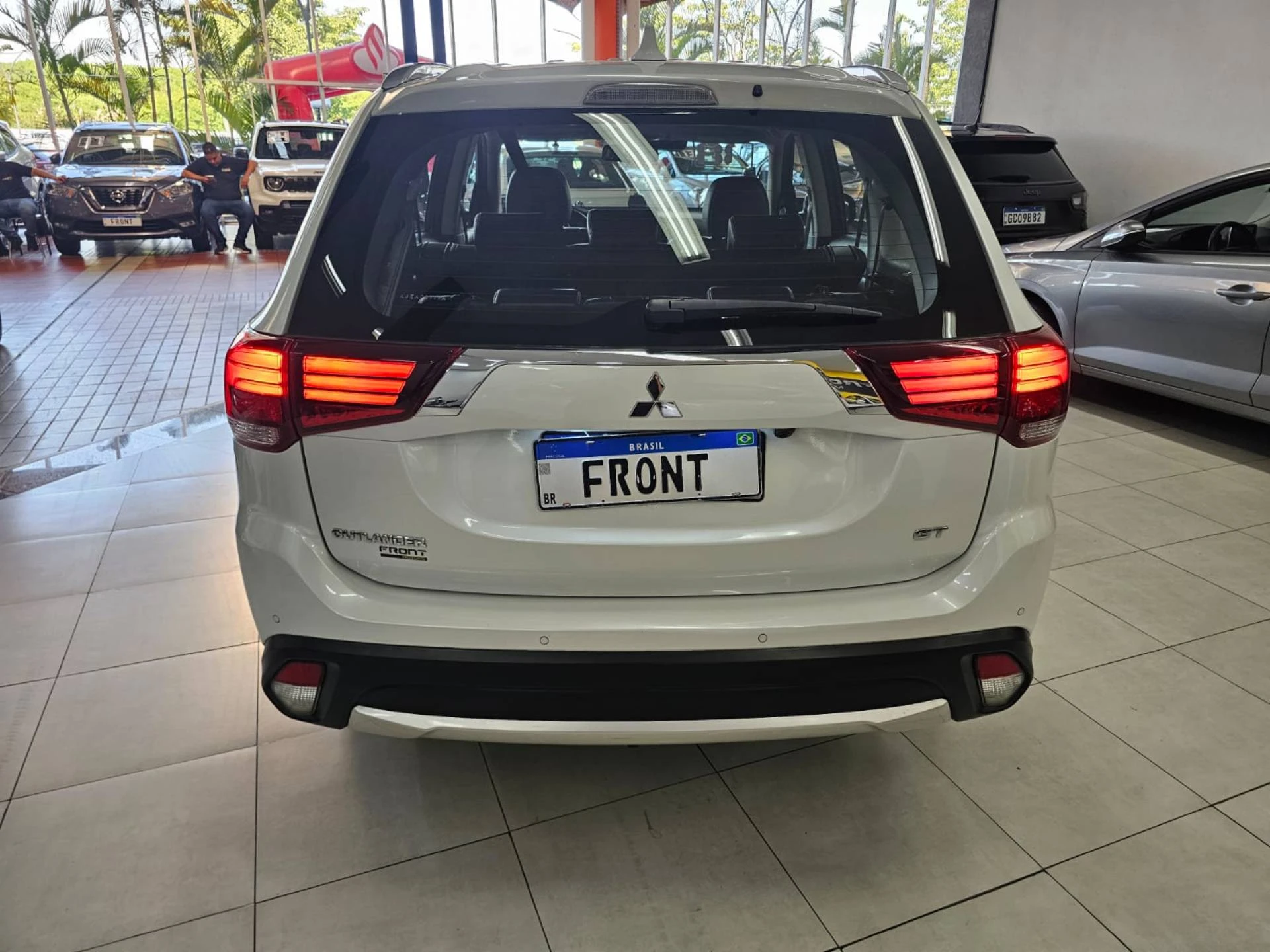 MITSUBISHI OUTLANDER