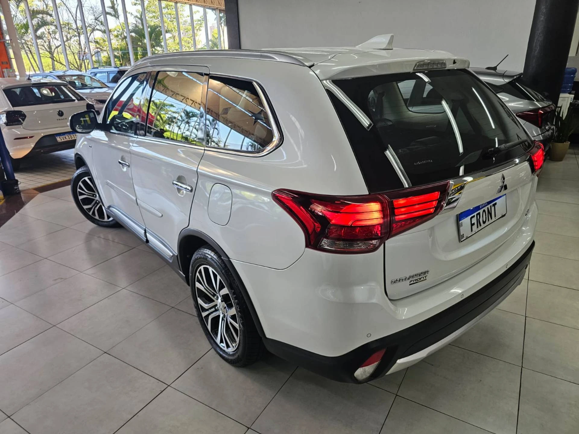 MITSUBISHI OUTLANDER