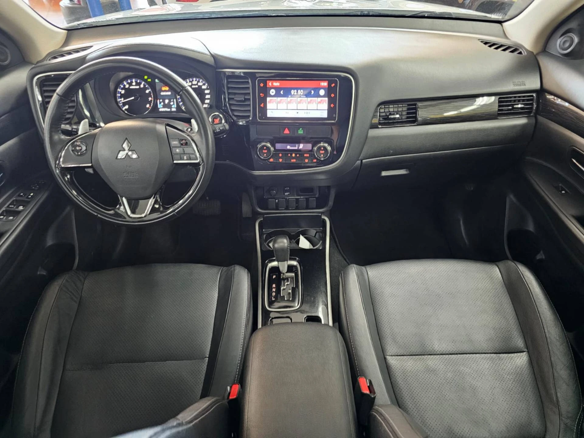 MITSUBISHI OUTLANDER