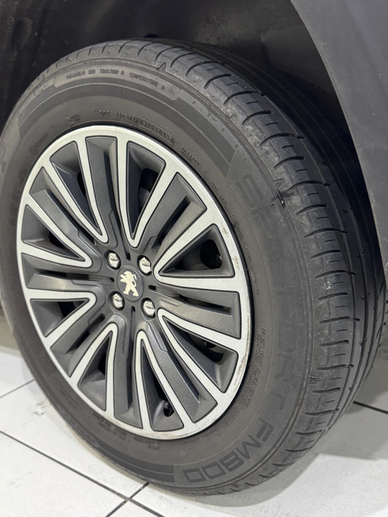 PEUGEOT 2008