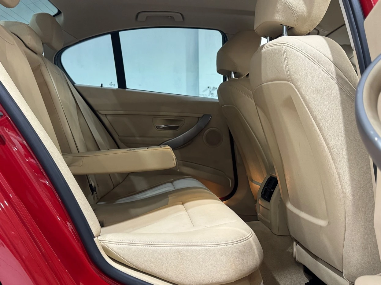 BMW 320i