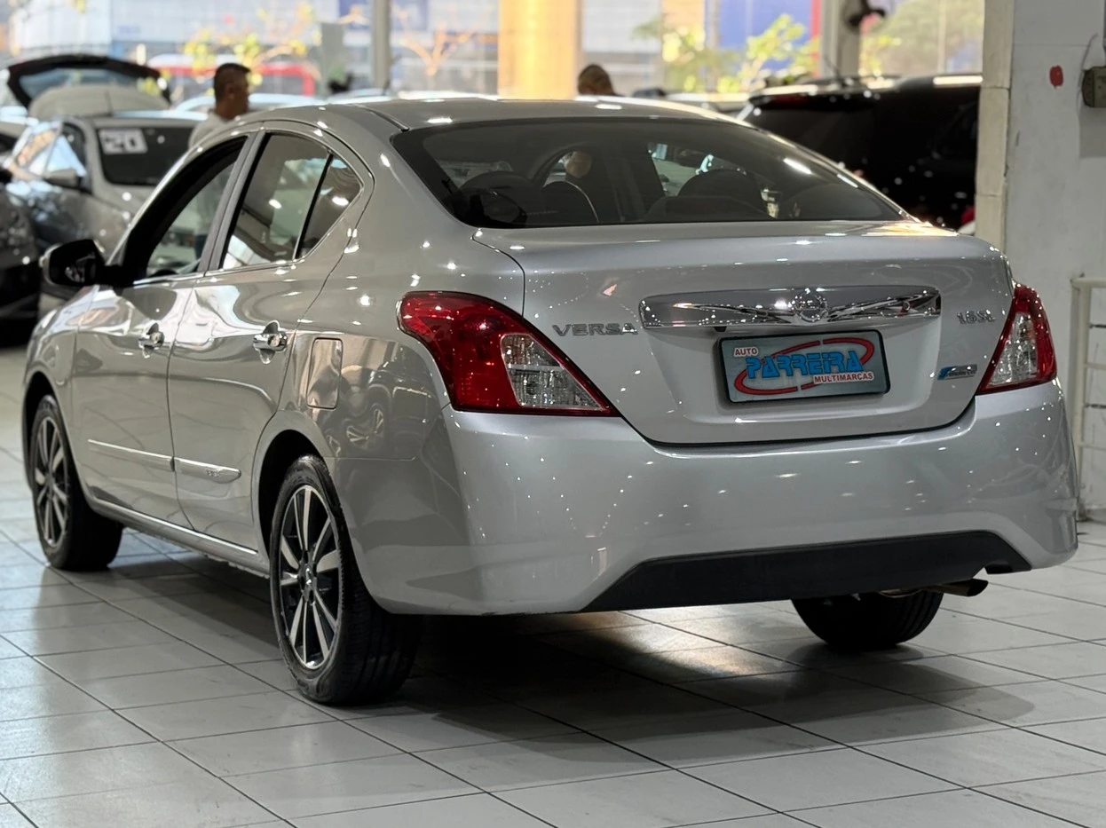 NISSAN VERSA