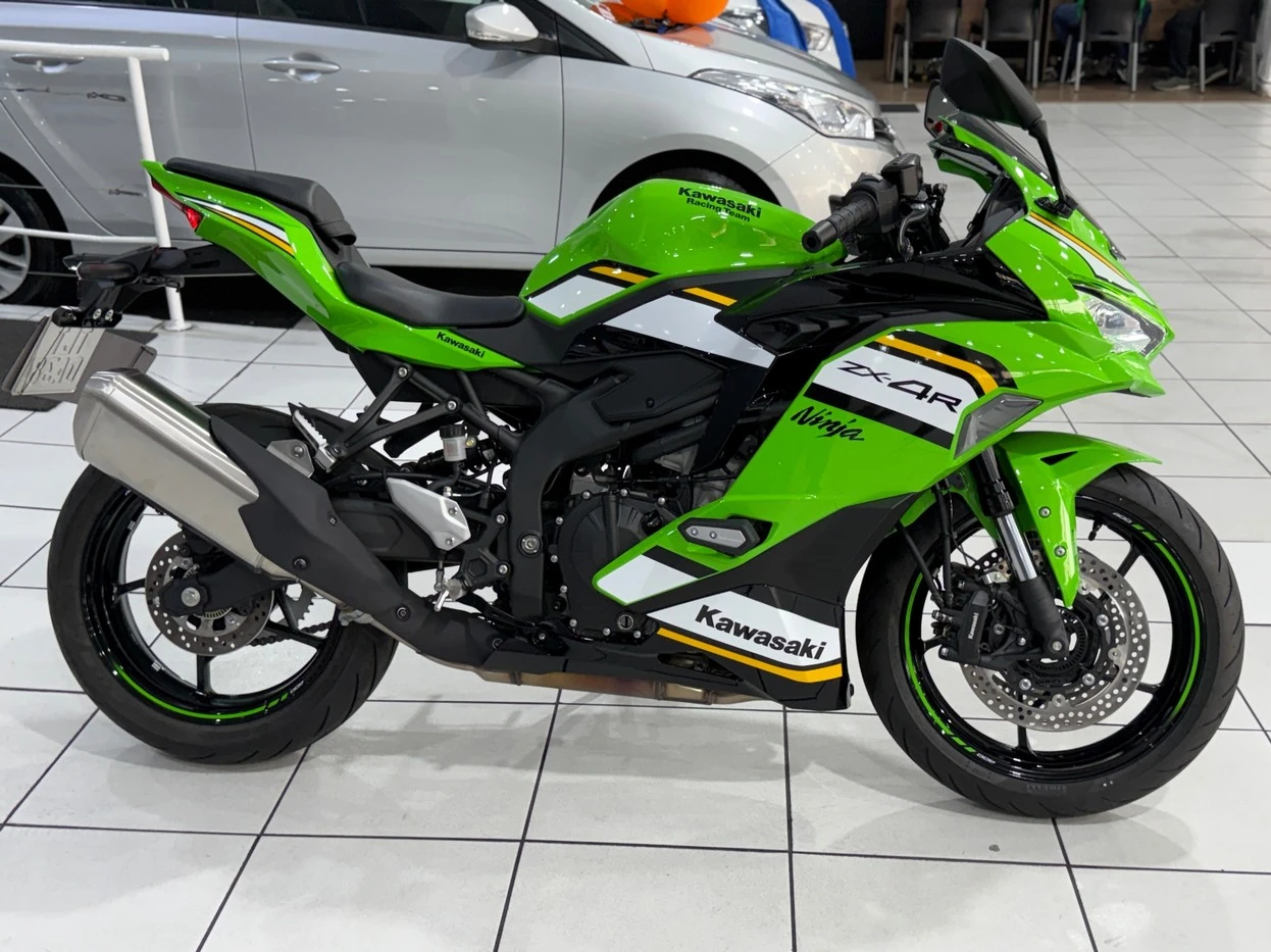 KAWASAKI NINJA 400 KRT EDITION