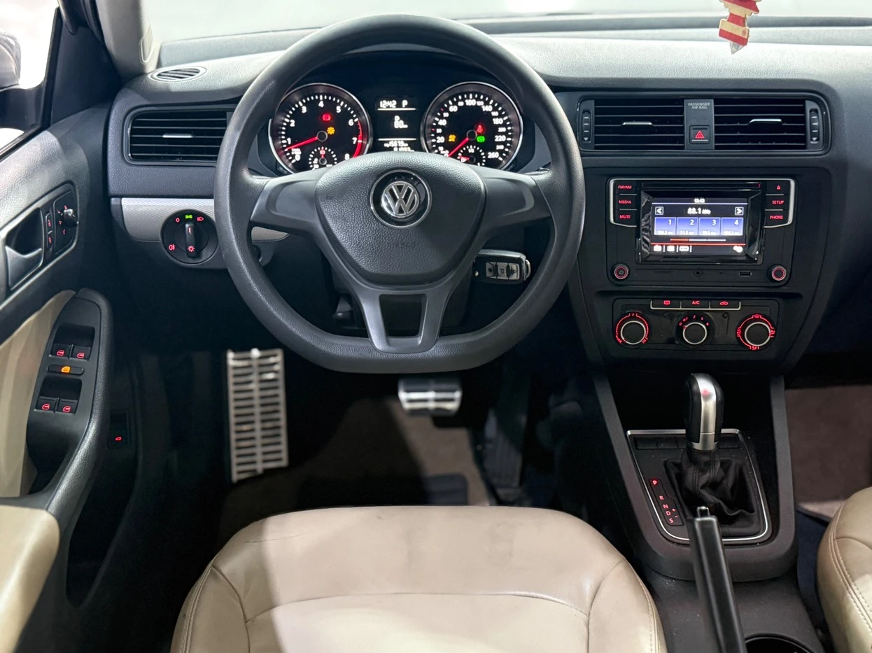 VOLKSWAGEN JETTA