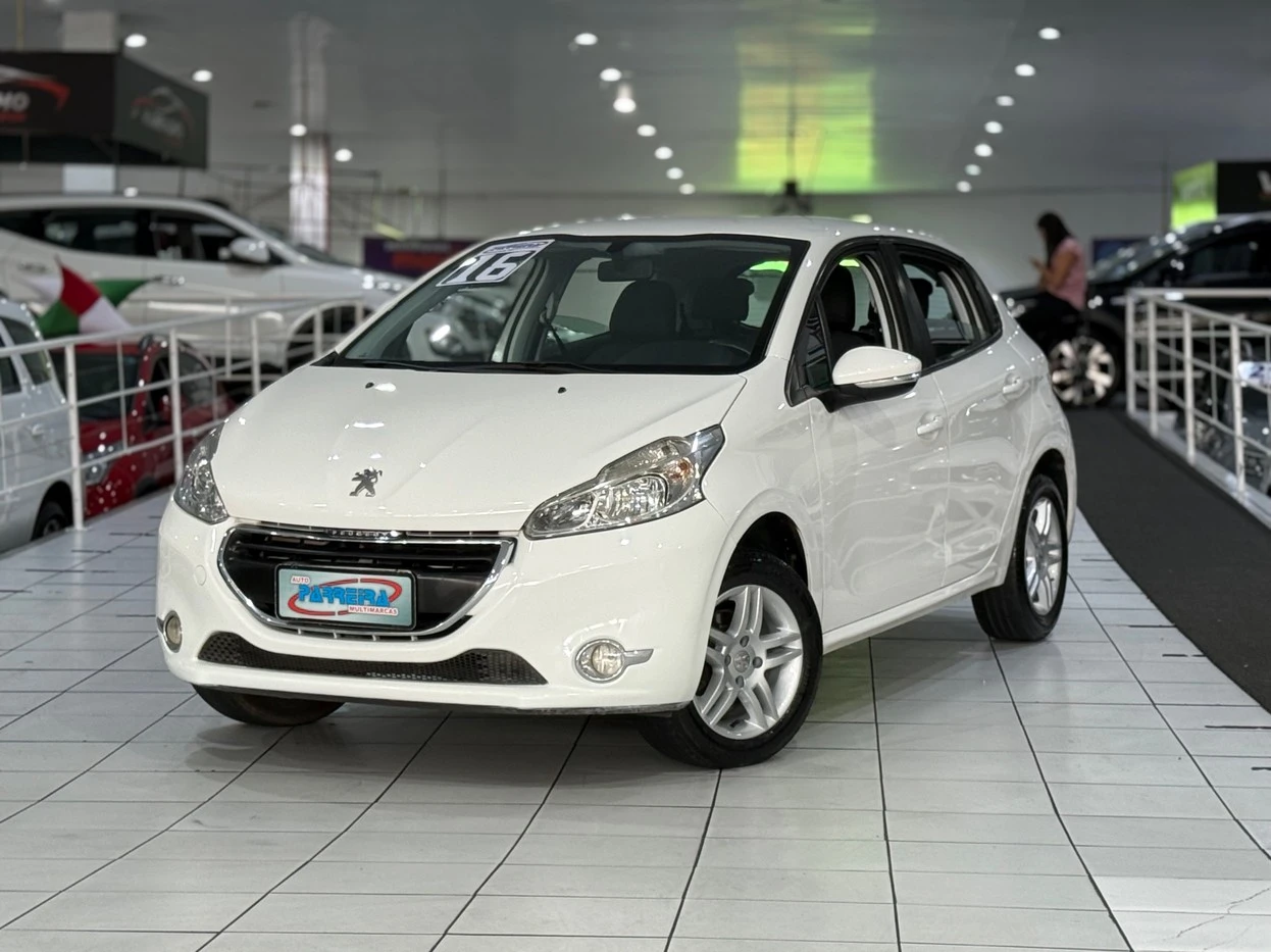 PEUGEOT 208