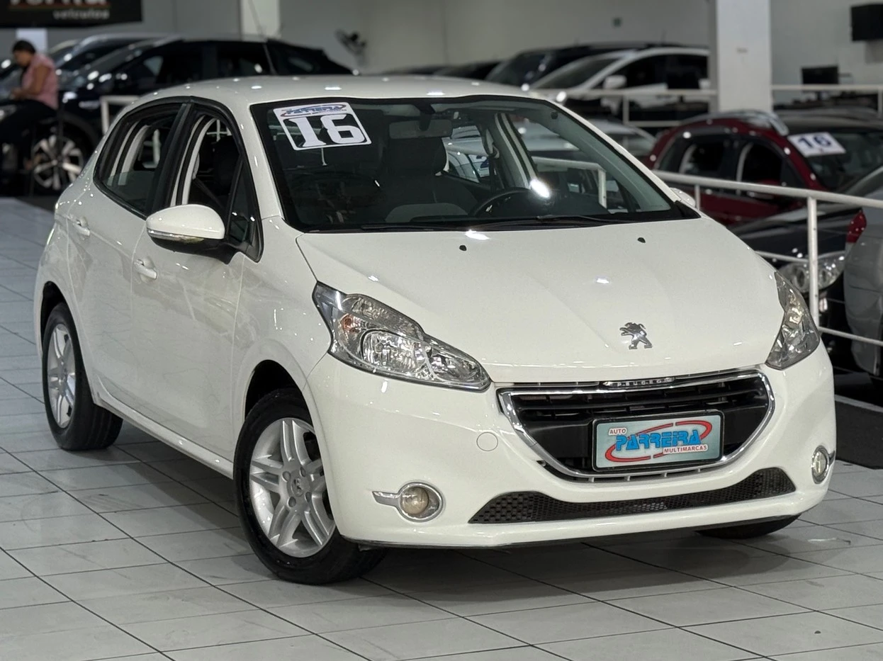 PEUGEOT 208