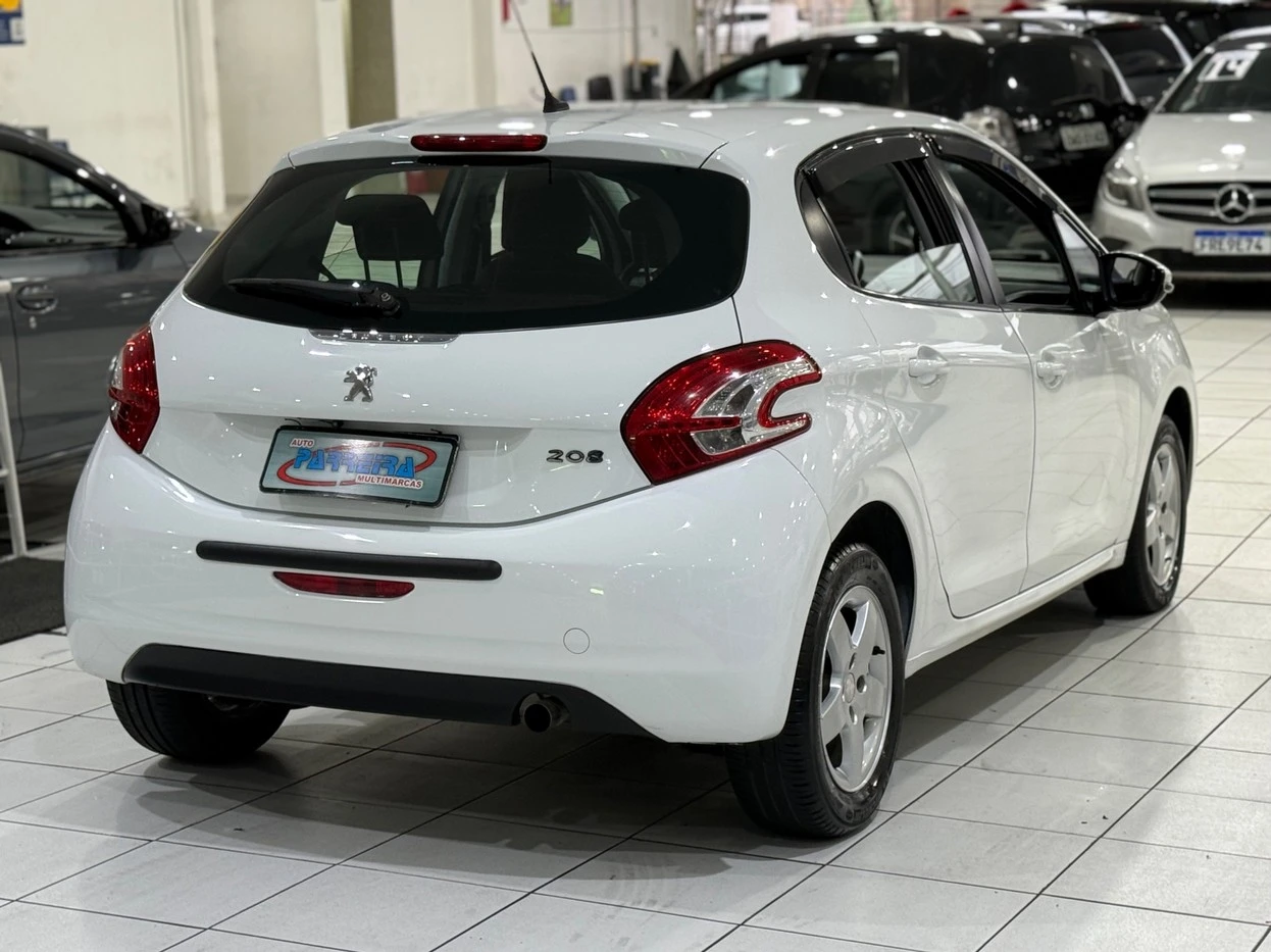 PEUGEOT 208