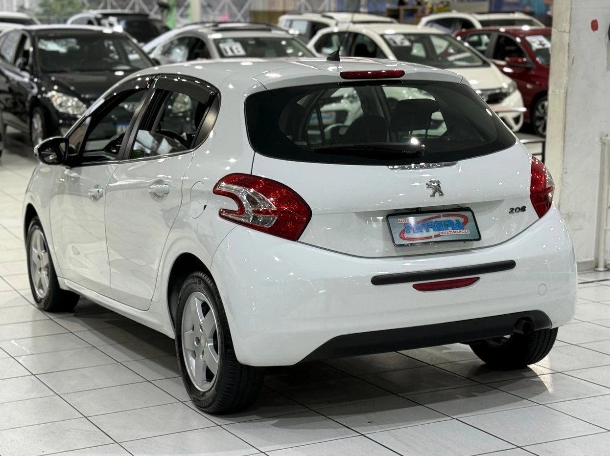 PEUGEOT 208