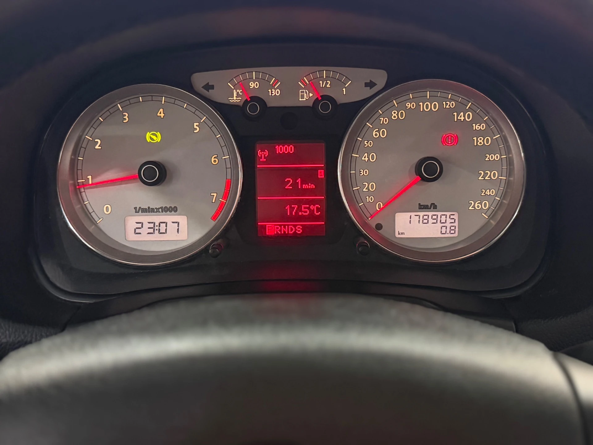 VOLKSWAGEN GOLF