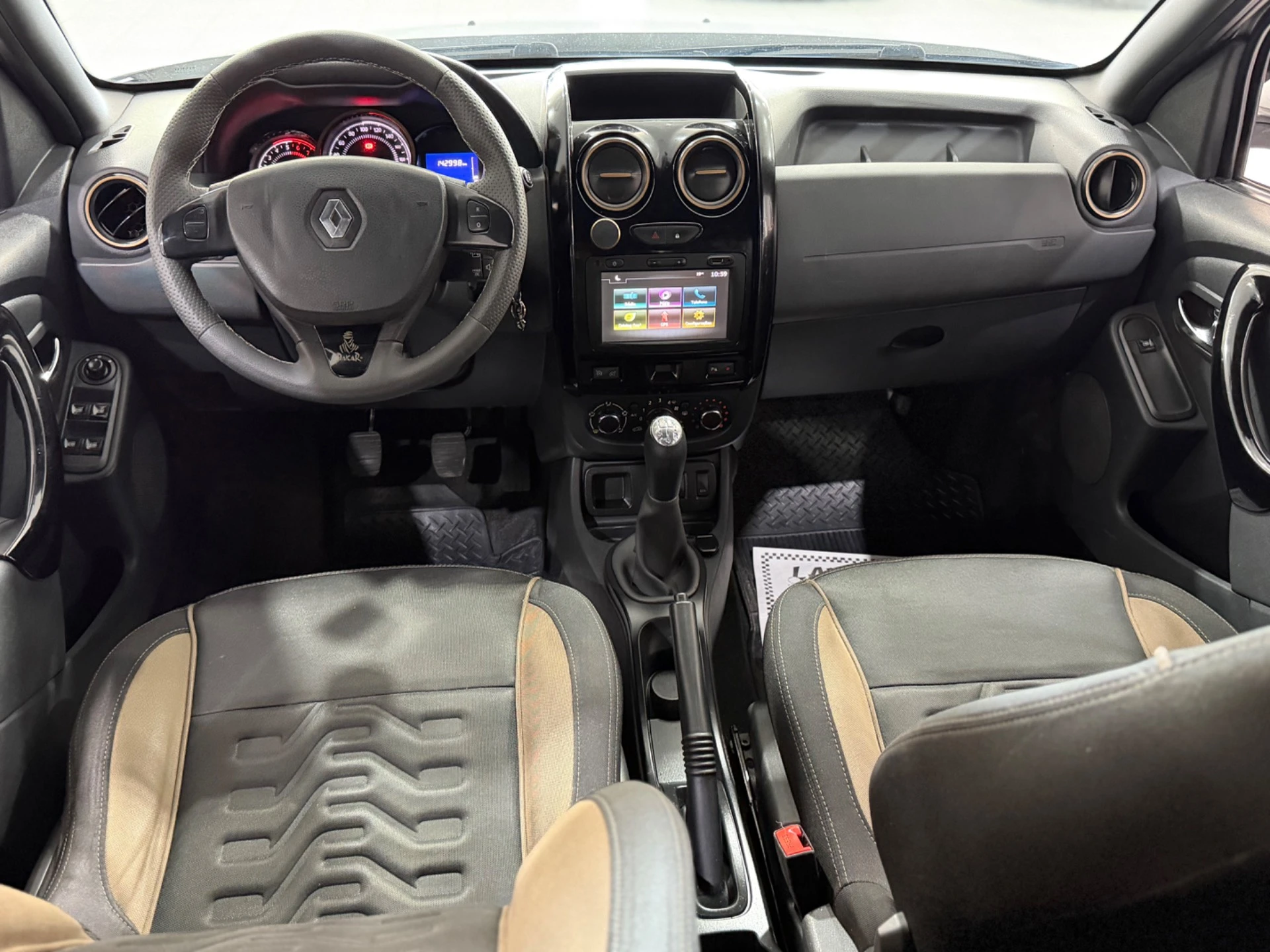 RENAULT DUSTER