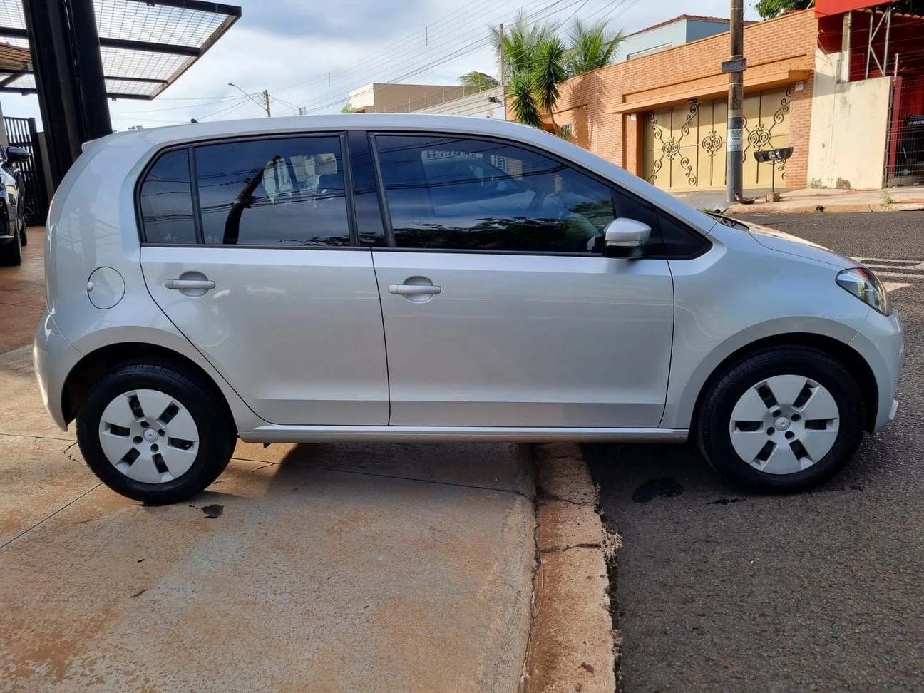 VOLKSWAGEN UP