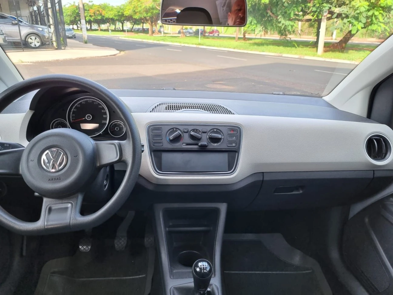 VOLKSWAGEN UP