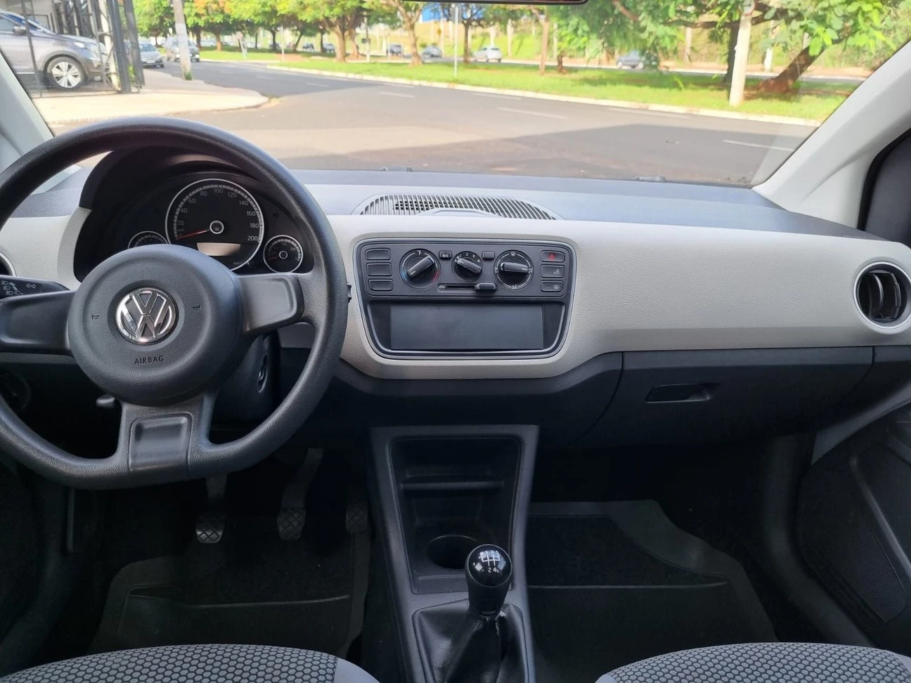 VOLKSWAGEN UP