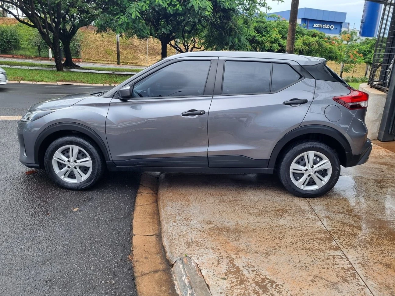 NISSAN KICKS