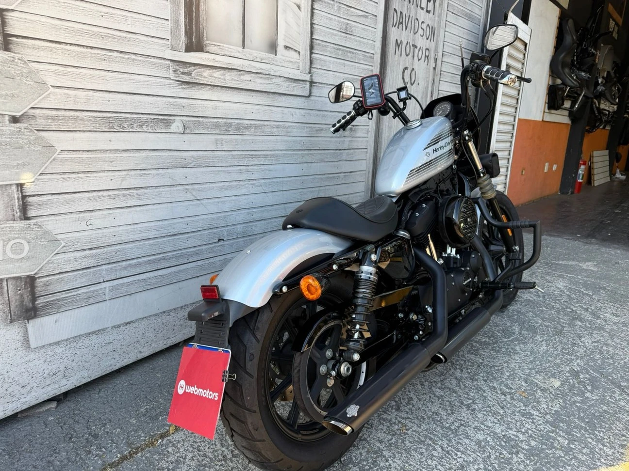 HARLEY-DAVIDSON SPORTSTER IRON 1200