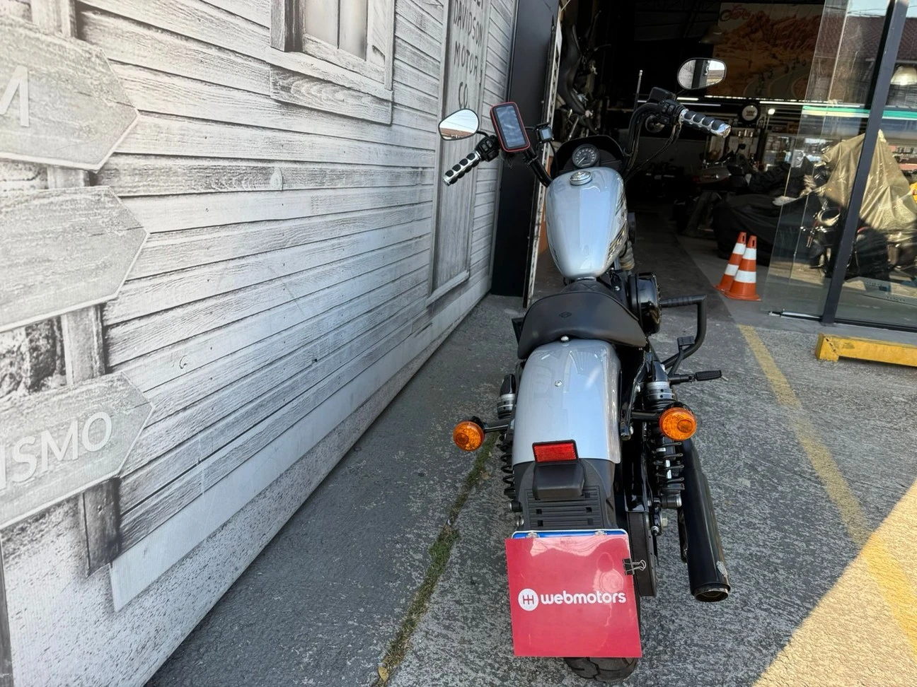 HARLEY-DAVIDSON SPORTSTER IRON 1200