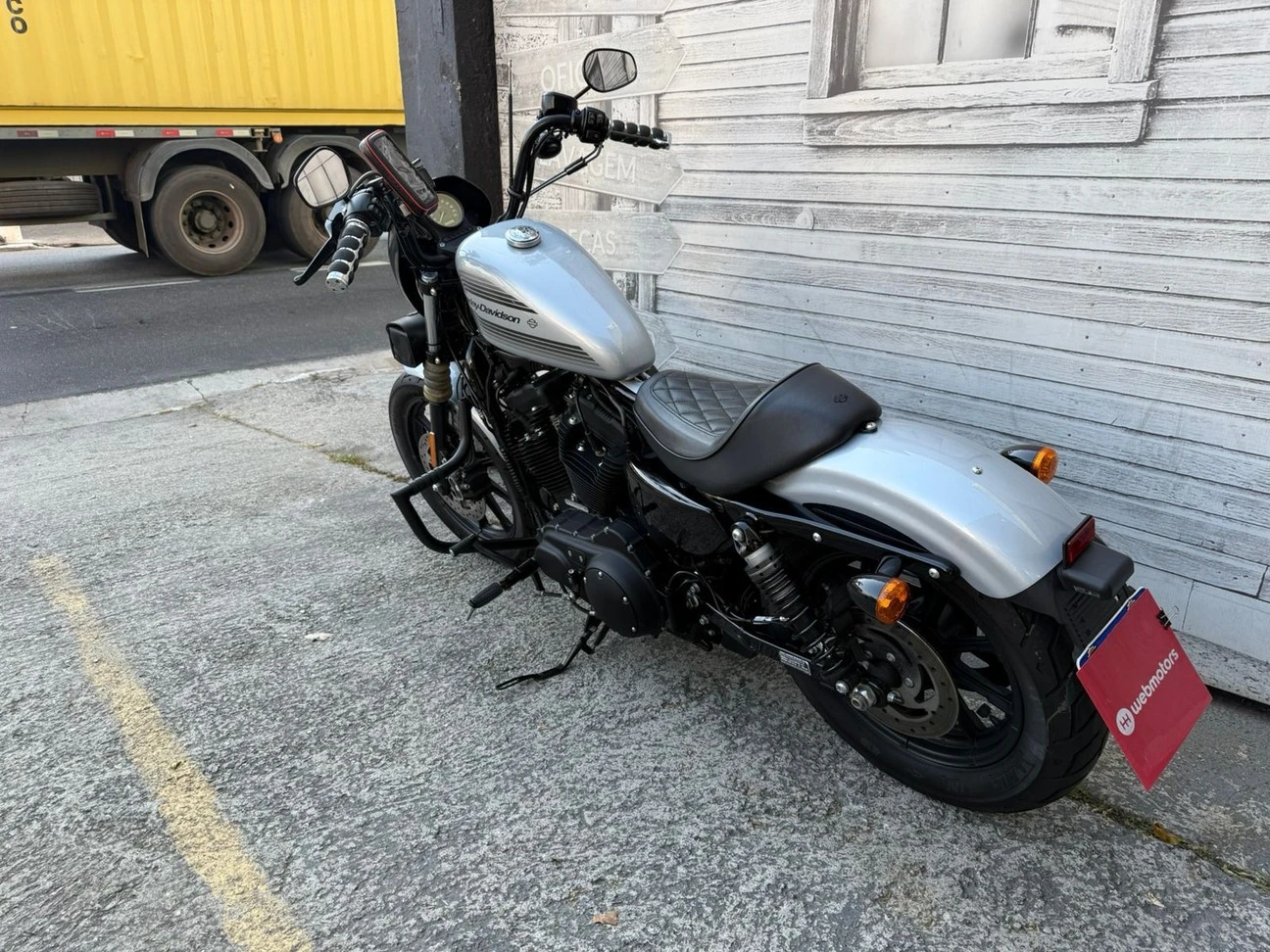 HARLEY-DAVIDSON SPORTSTER IRON 1200