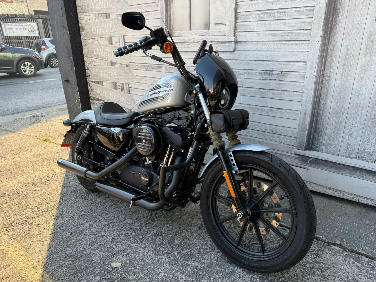 HARLEY-DAVIDSON SPORTSTER IRON 1200