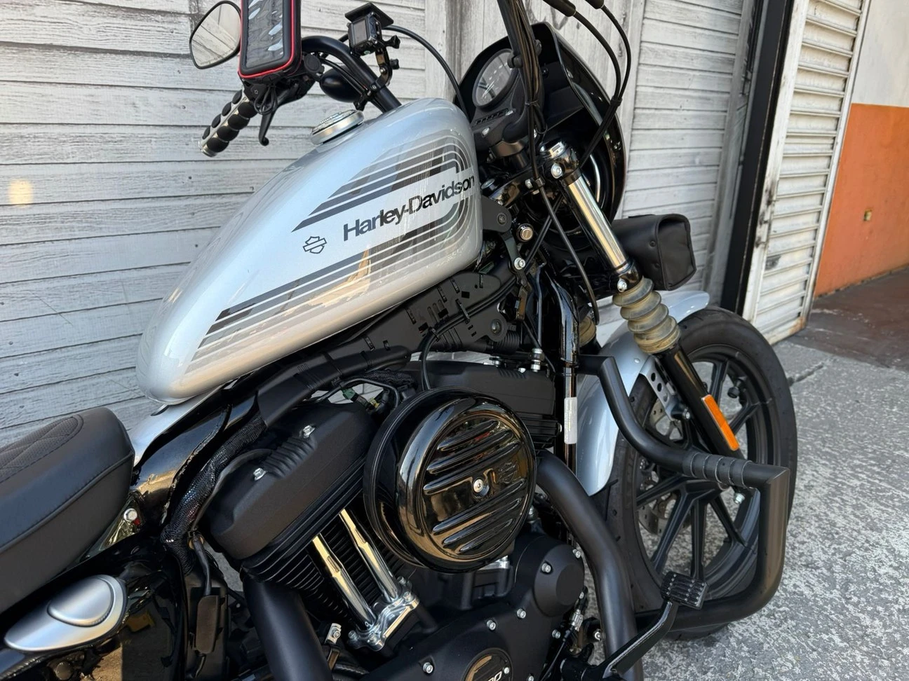 HARLEY-DAVIDSON SPORTSTER IRON 1200